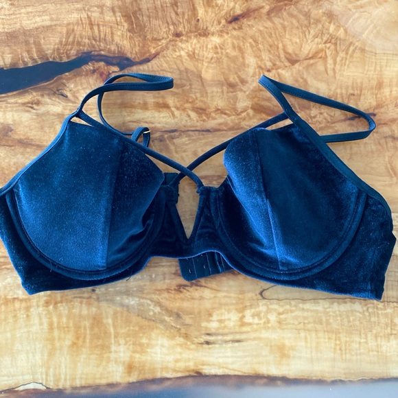 Beach Bunny swimwear velvet underwire top Sz L - Picture 2 of 4